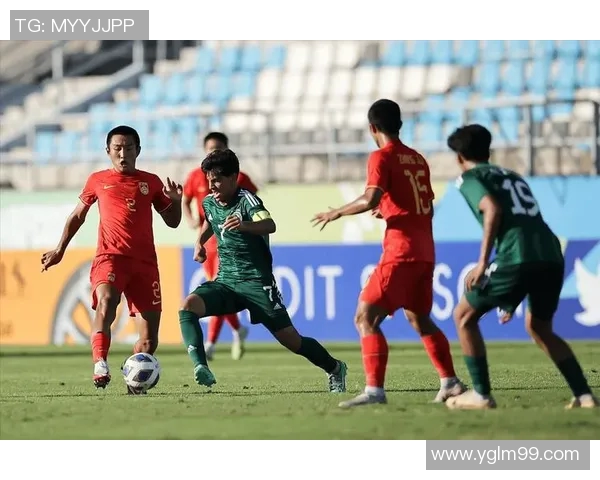 央视报道足球明星精彩瞬间视频引发球迷热议与关注